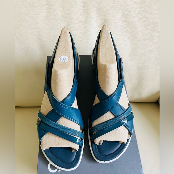 NEW IN BOX Felicia Sandal Dark Petrol Leather
Adjustable Strap Wedge Sandal. - Picture 3 of 14